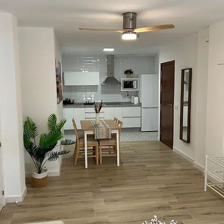 Apartment Modern And Bright Close To The Station